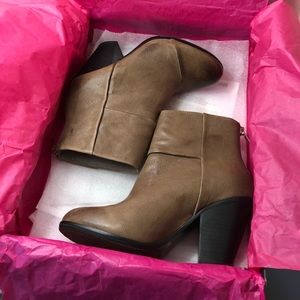Vince Camuto Hadley booties in Taupe Brown. 6.